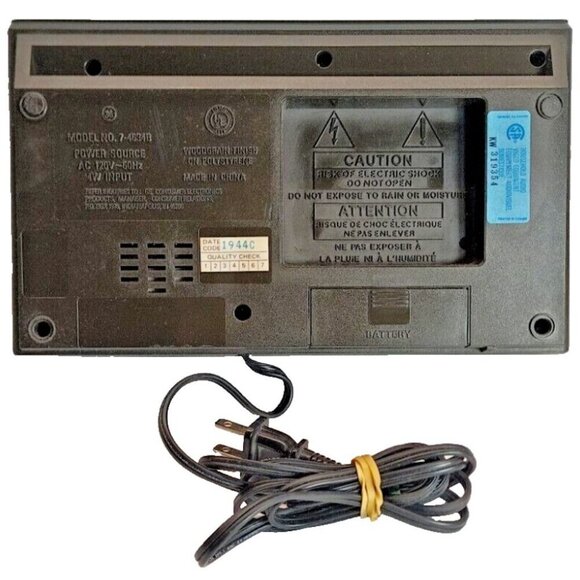 Vintage General Electric AM/FM Alarm Clock/Radio Model 7-4634B Woodgrain Working - Picture 6 of 6